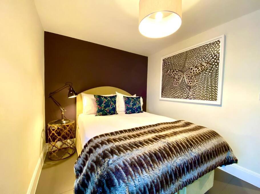 Stunning Apartment - 1 Minute Walk To Poole Quay - Great Location - Free Parking - Fast Wifi - Smart Tv - Newly Decorated - Sleeps Up To 2! Close To Poole & Bournemouth & Sandbanks エクステリア 写真