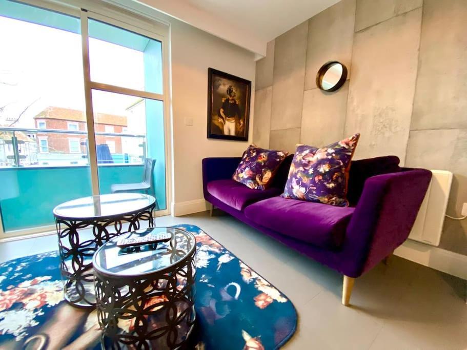 Stunning Apartment - 1 Minute Walk To Poole Quay - Great Location - Free Parking - Fast Wifi - Smart Tv - Newly Decorated - Sleeps Up To 2! Close To Poole & Bournemouth & Sandbanks エクステリア 写真