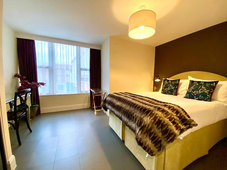Stunning Apartment - 1 Minute Walk To Poole Quay - Great Location - Free Parking - Fast Wifi - Smart Tv - Newly Decorated - Sleeps Up To 2! Close To Poole & Bournemouth & Sandbanks エクステリア 写真