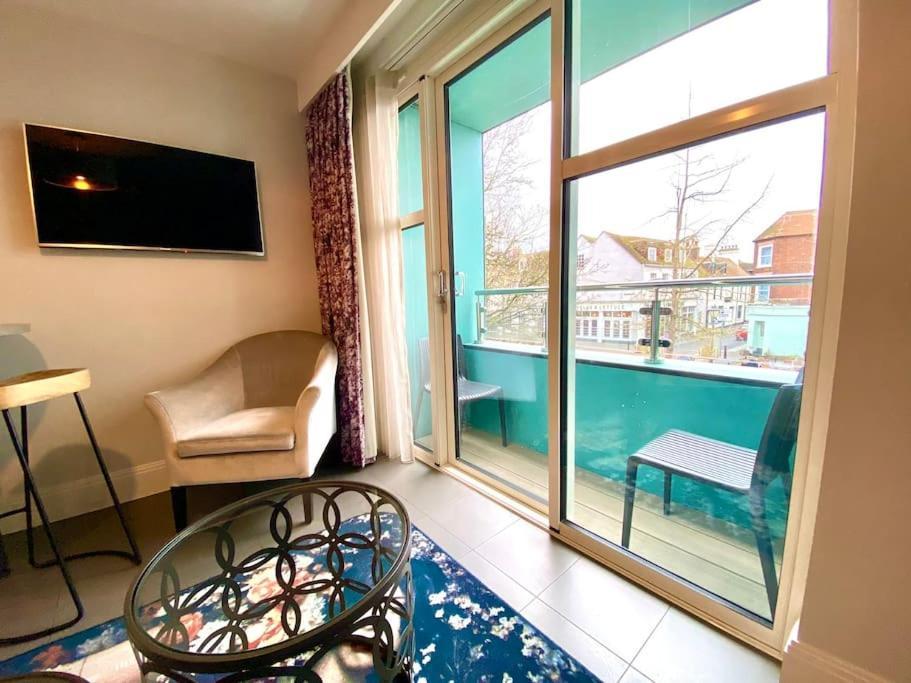 Stunning Apartment - 1 Minute Walk To Poole Quay - Great Location - Free Parking - Fast Wifi - Smart Tv - Newly Decorated - Sleeps Up To 2! Close To Poole & Bournemouth & Sandbanks エクステリア 写真