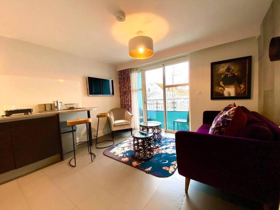 Stunning Apartment - 1 Minute Walk To Poole Quay - Great Location - Free Parking - Fast Wifi - Smart Tv - Newly Decorated - Sleeps Up To 2! Close To Poole & Bournemouth & Sandbanks エクステリア 写真
