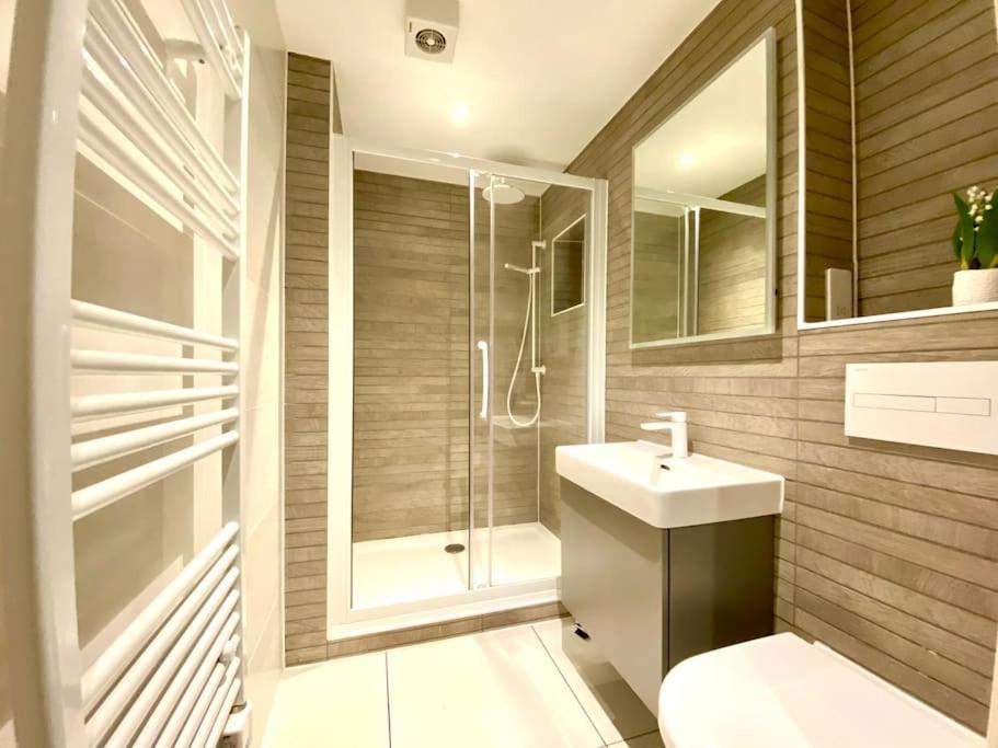 Stunning Apartment - 1 Minute Walk To Poole Quay - Great Location - Free Parking - Fast Wifi - Smart Tv - Newly Decorated - Sleeps Up To 2! Close To Poole & Bournemouth & Sandbanks エクステリア 写真