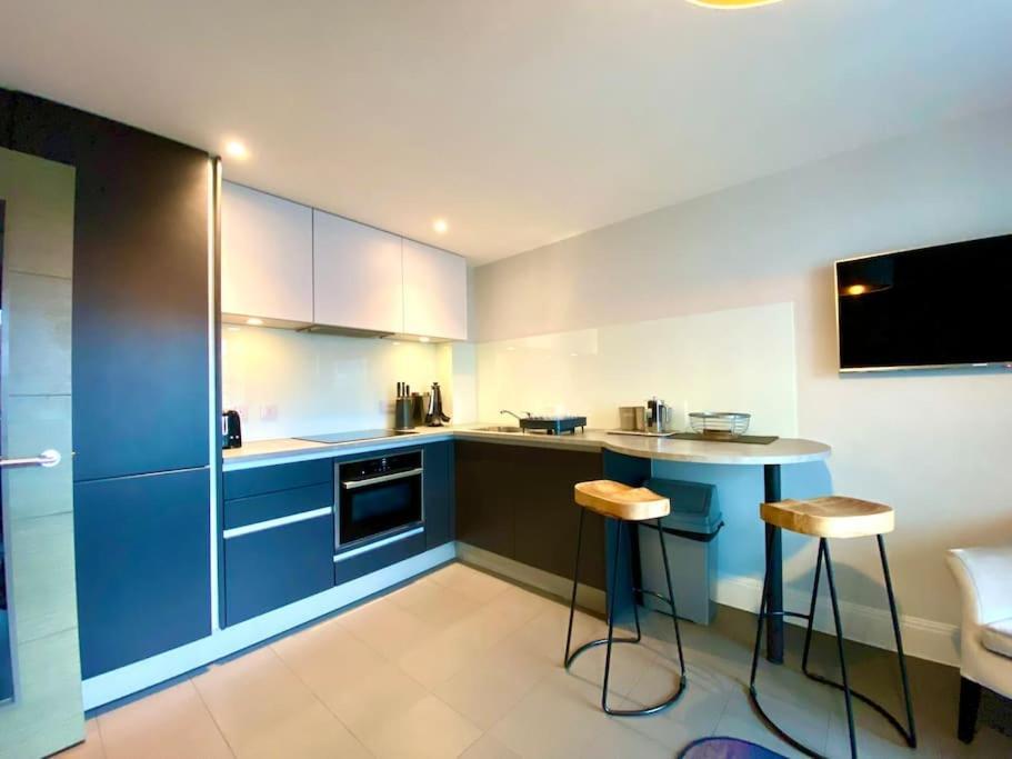 Stunning Apartment - 1 Minute Walk To Poole Quay - Great Location - Free Parking - Fast Wifi - Smart Tv - Newly Decorated - Sleeps Up To 2! Close To Poole & Bournemouth & Sandbanks エクステリア 写真